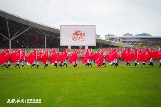 达洛特是右脚球员踢左路，这样做效果很好，但对前锋来说并不总是有利的。